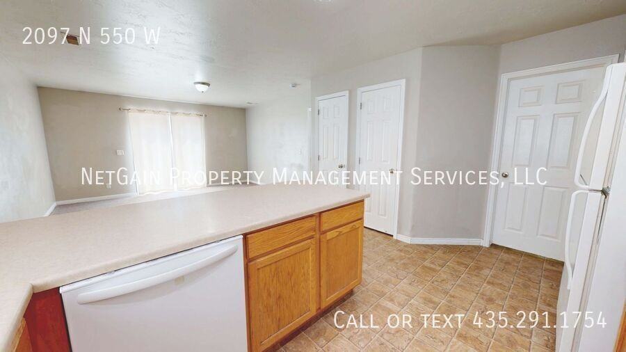 2097 N 550 W - Photo 5 of 18