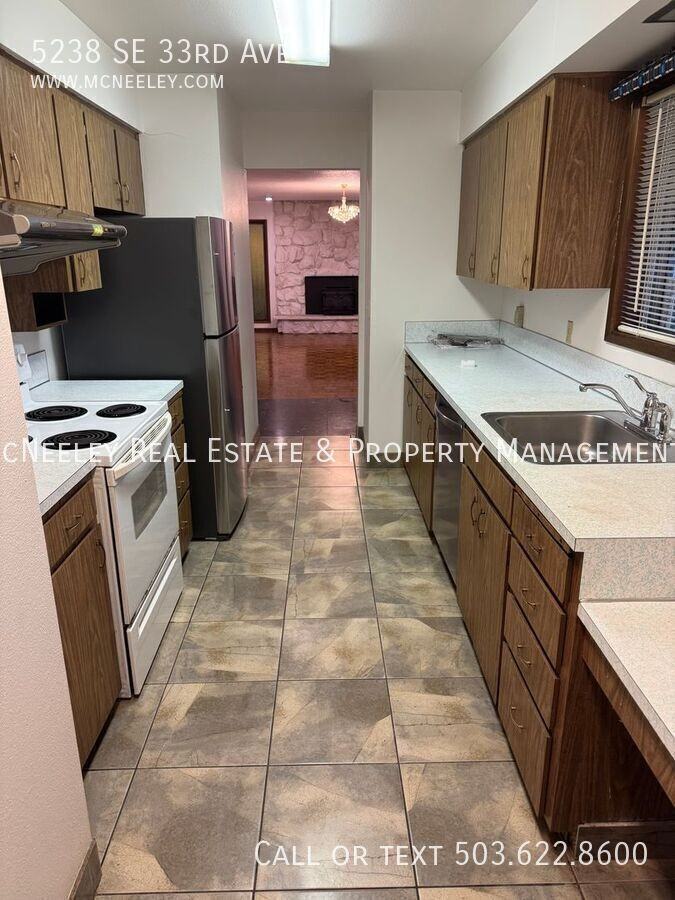 5238 Se 33rd Ave - Photo 2 of 18