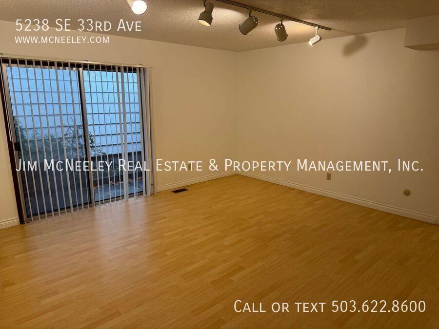 5238 Se 33rd Ave - Photo 4 of 18
