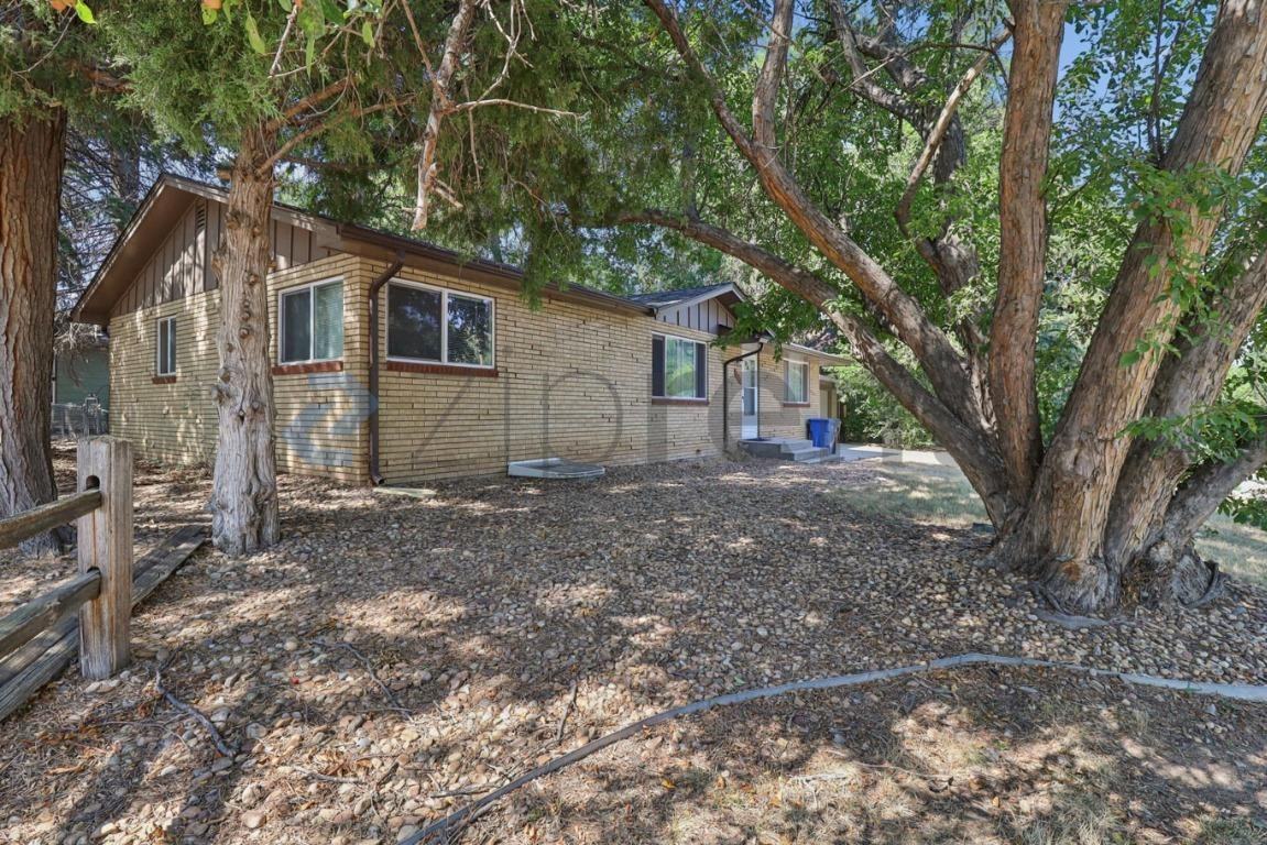 633 E Stuart St - Photo 2 of 27