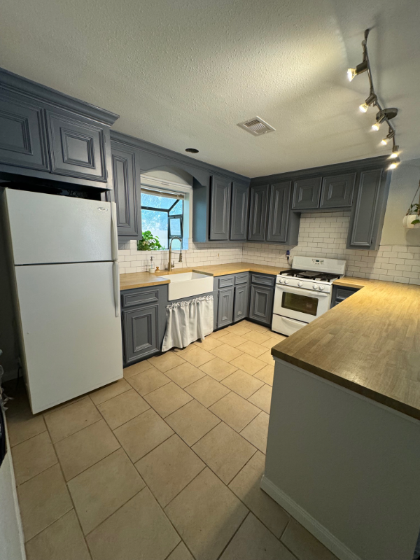905 Avenue K - Photo 2 of 16