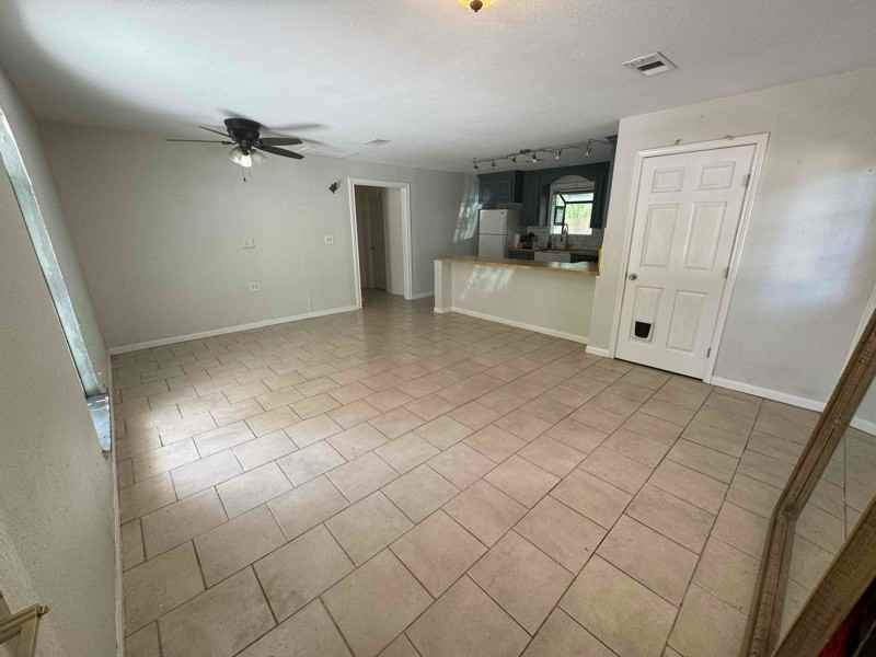 905 Avenue K - Photo 5 of 16