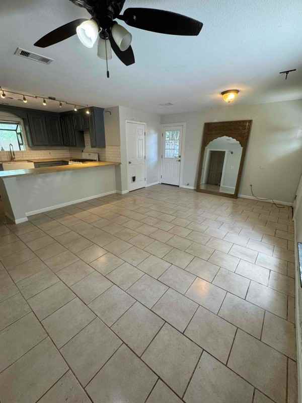 905 Avenue K - Photo 6 of 16