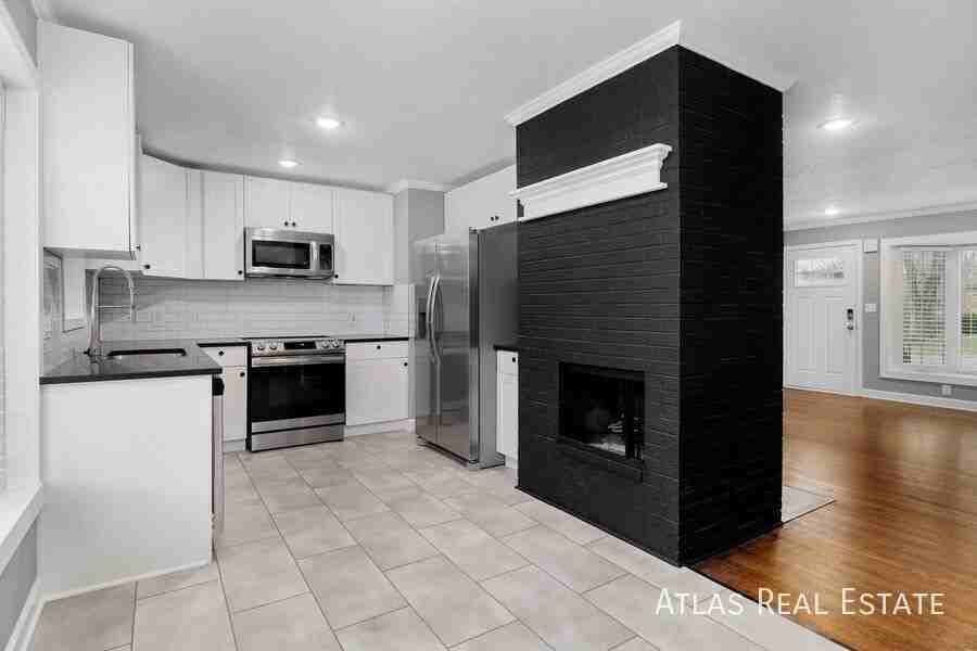 7641 Falmouth St - Photo 3 of 17