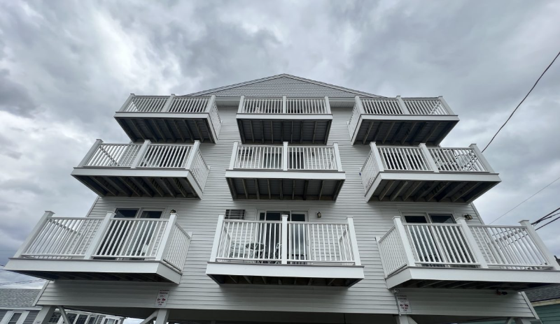 415 Ocean Blvd #1A - Photo 2 of 12
