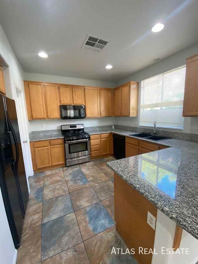 1922 Silver Crest Ct - Photo 6 of 29