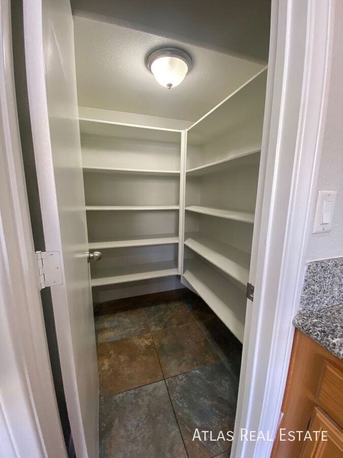 1922 Silver Crest Ct - Photo 7 of 29