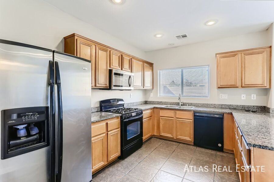3528 Colby Creek Ave - Photo 3 of 37
