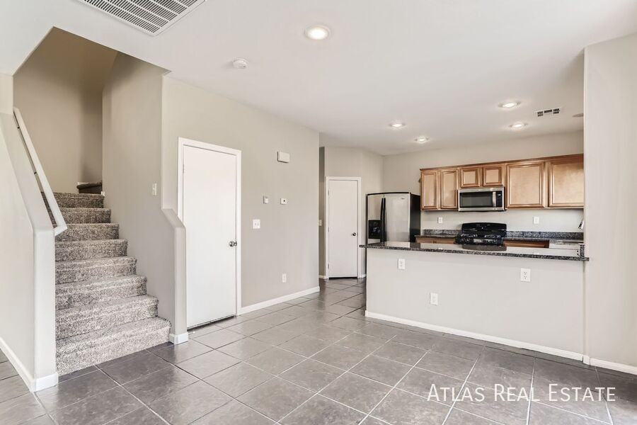 3528 Colby Creek Ave - Photo 6 of 37