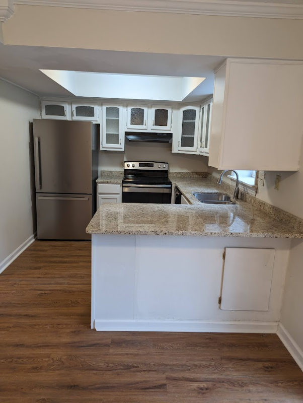 485 Woodview Dr - Photo 2 of 15