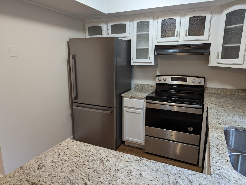 485 Woodview Dr - Photo 3 of 15