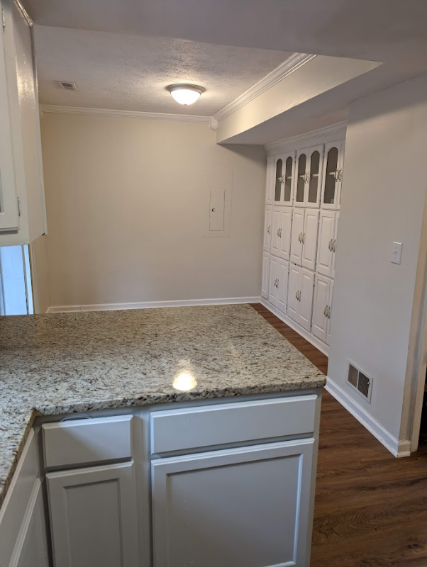 485 Woodview Dr - Photo 6 of 15