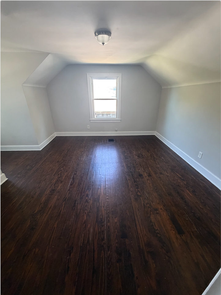 141 Brown Ave - Photo 2 of 8