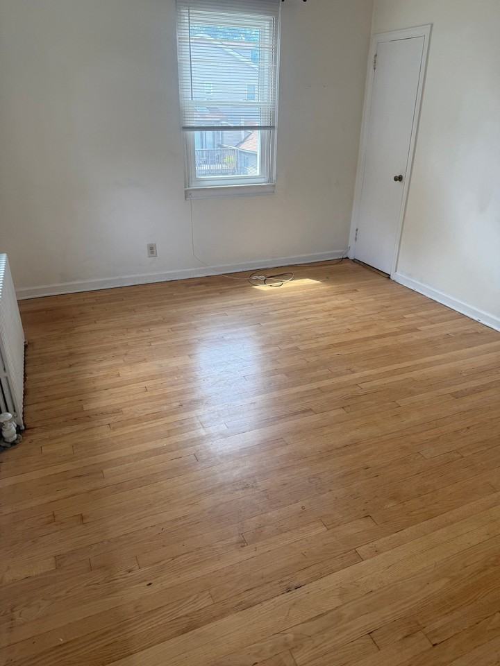 127 Belknap Ave #2 - Photo 3 of 5
