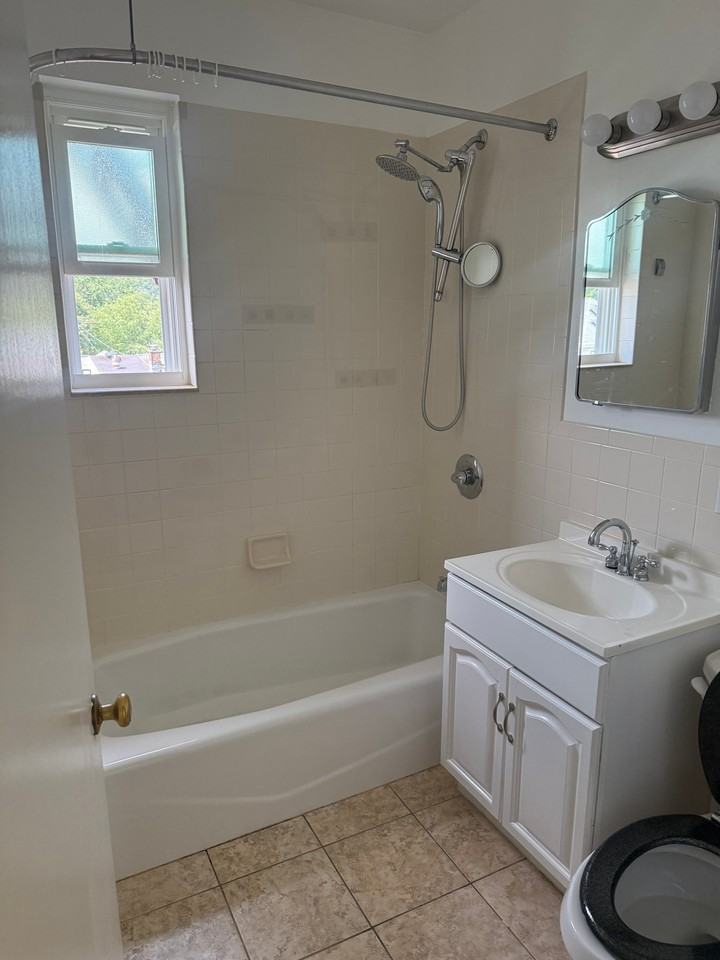 127 Belknap Ave #2 - Photo 4 of 5