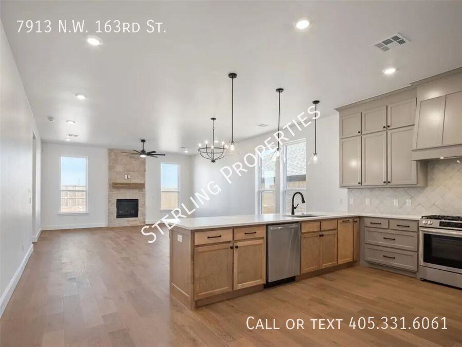 7913 Nw 163rd St - Photo 5 of 15
