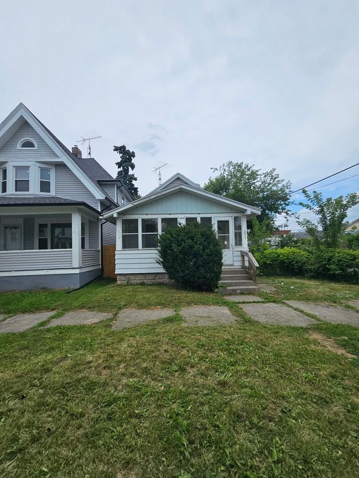 257 Wasaon St - Photo 3 of 13