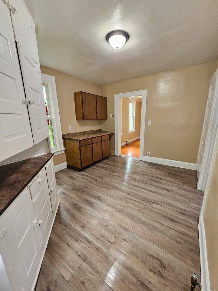 257 Wasaon St - Photo 6 of 13