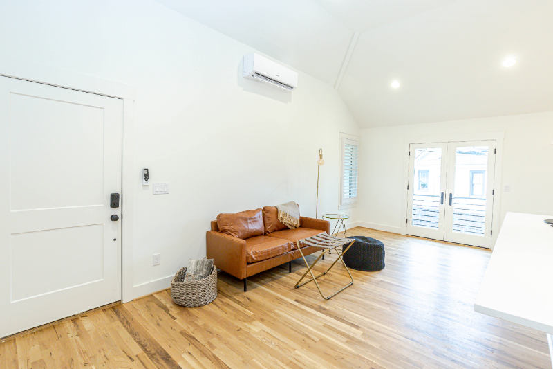 2213B Belmont Blvd - Photo 4 of 21