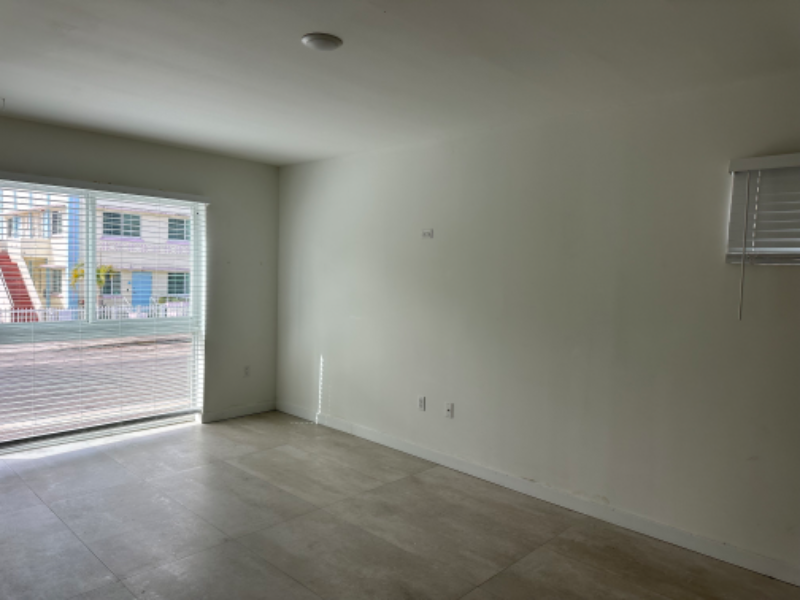 535 Sw 5th St #1 - Photo 3 of 11