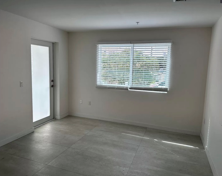 535 Sw 5th St #1 - Photo 7 of 11