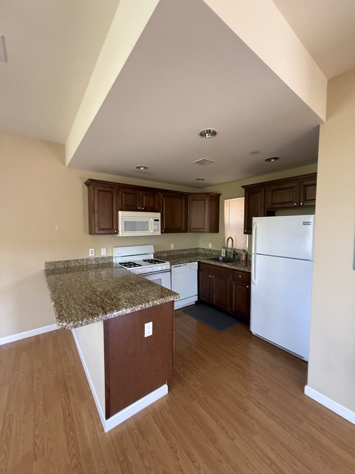 1769 Los Feliz Dr #3 - Photo 5 of 25