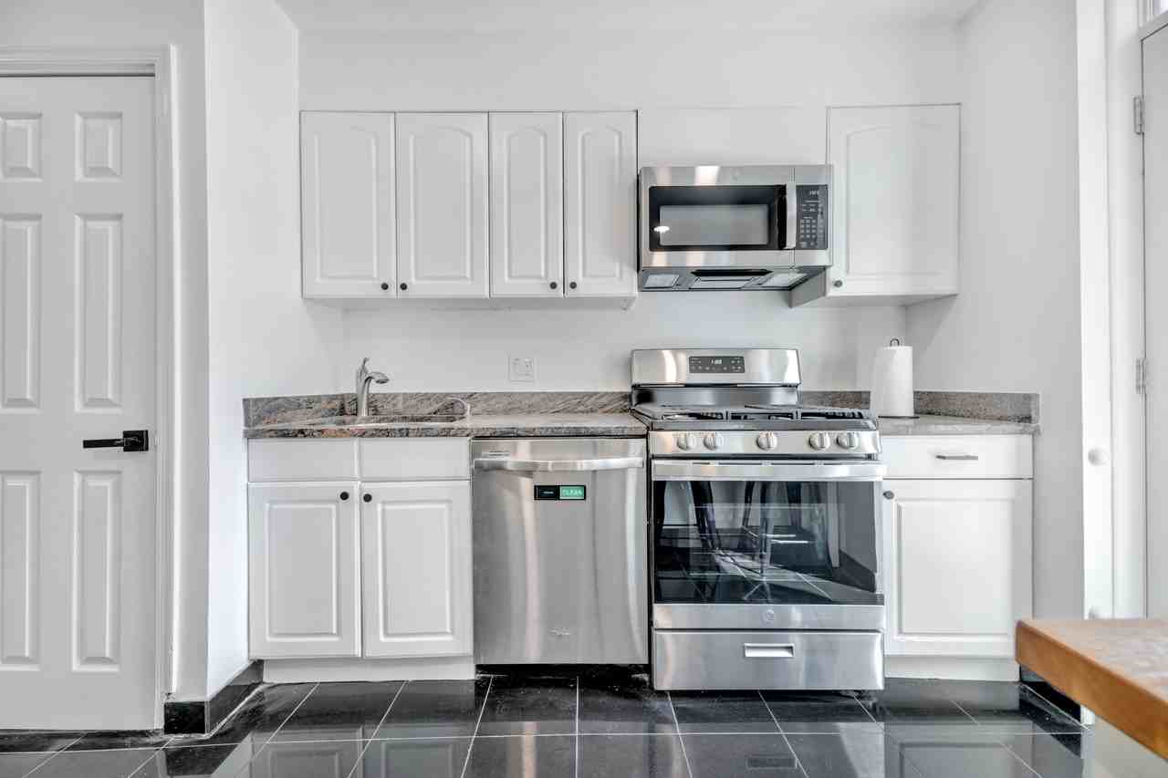 406 Elm St Nw - Photo 6 of 17