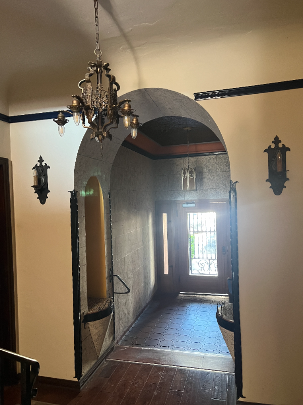 420 S Detroit St #8 - Photo 4 of 18