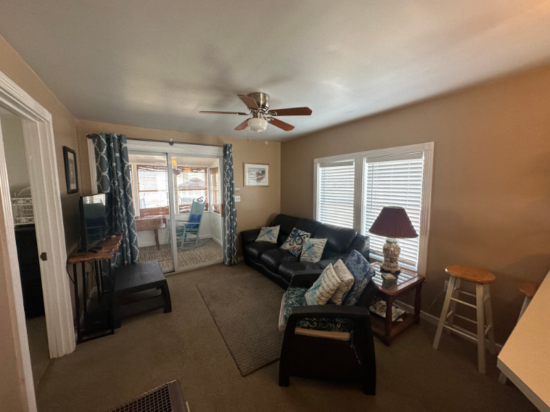 47 Brown Ave - Photo 6 of 10