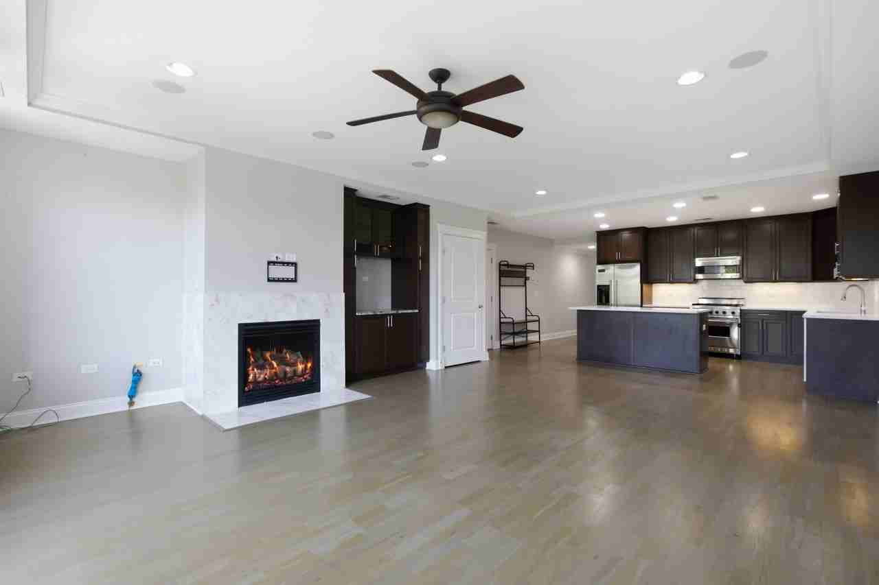 1915 W Diversey Pkwy #402 - Photo 2 of 8