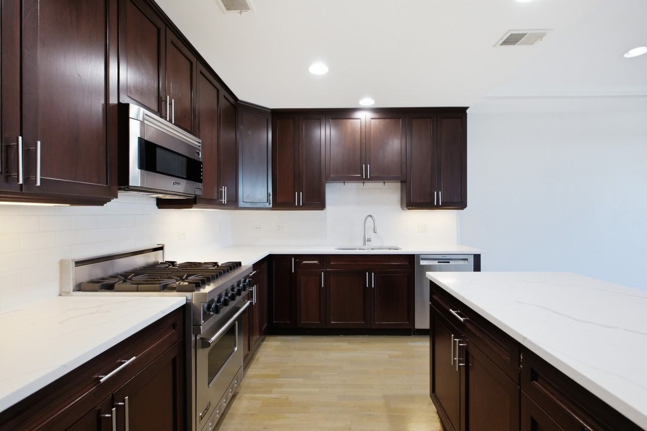 1915 W Diversey Pkwy #402 - Photo 3 of 8