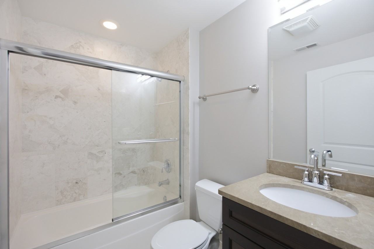 1915 W Diversey Pkwy #402 - Photo 7 of 8