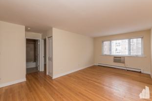 625 W Wrightwood Ave #402 - Photo 1 of 1