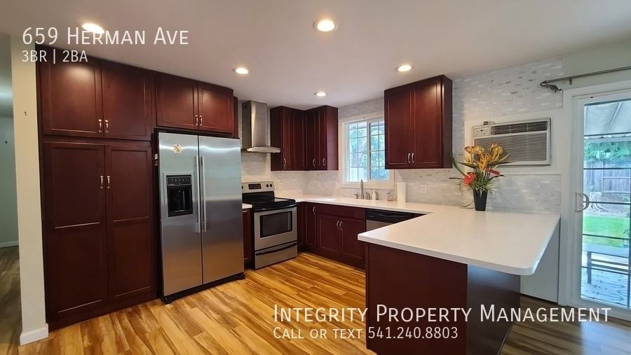 659 Herman Ave - Photo 3 of 19
