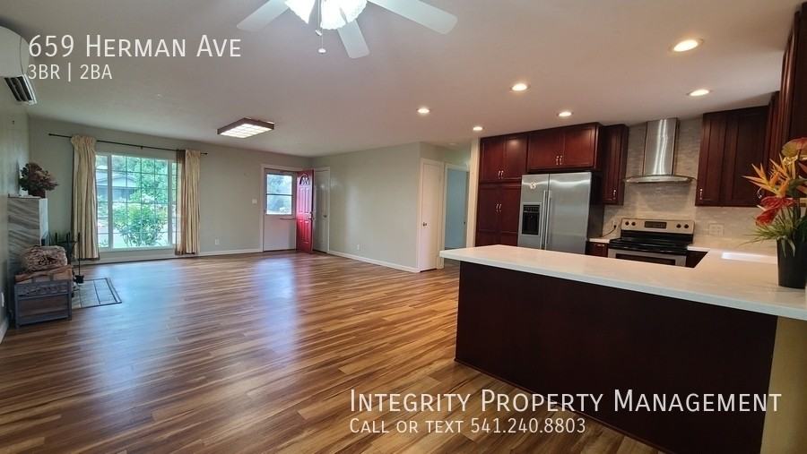 659 Herman Ave - Photo 5 of 19