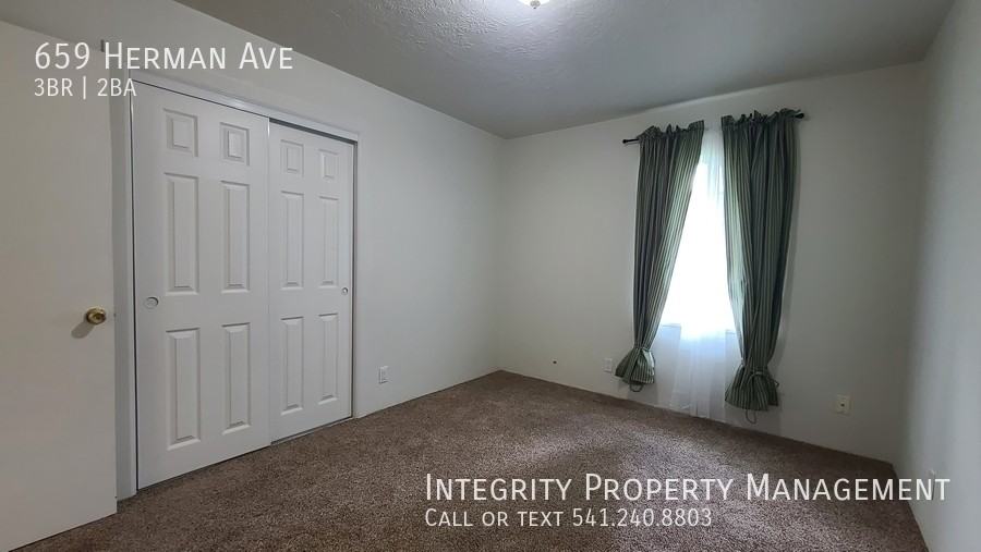 659 Herman Ave - Photo 6 of 19