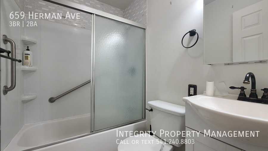 659 Herman Ave - Photo 7 of 19