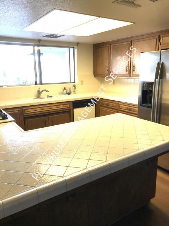 440 Cheyenne Cir - Photo 3 of 8