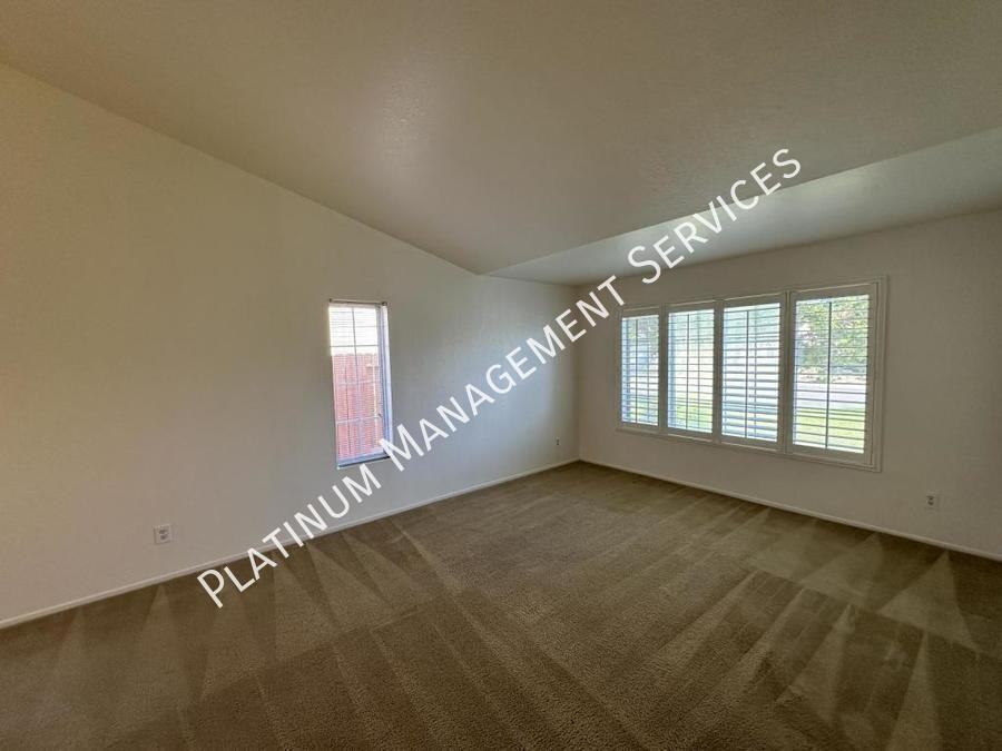 1611 Kings Rd - Photo 2 of 20
