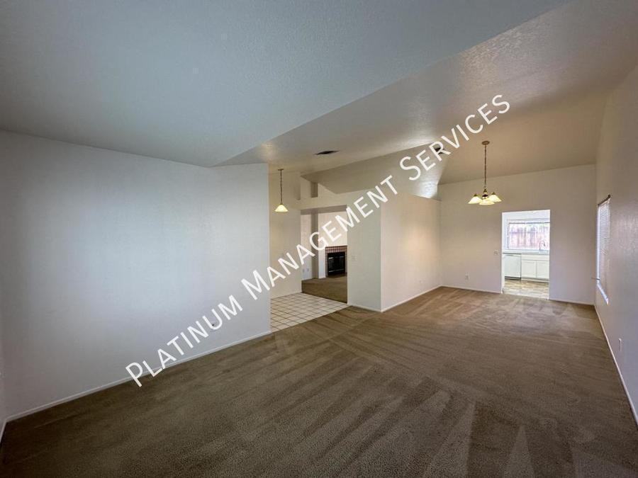 1611 Kings Rd - Photo 3 of 20