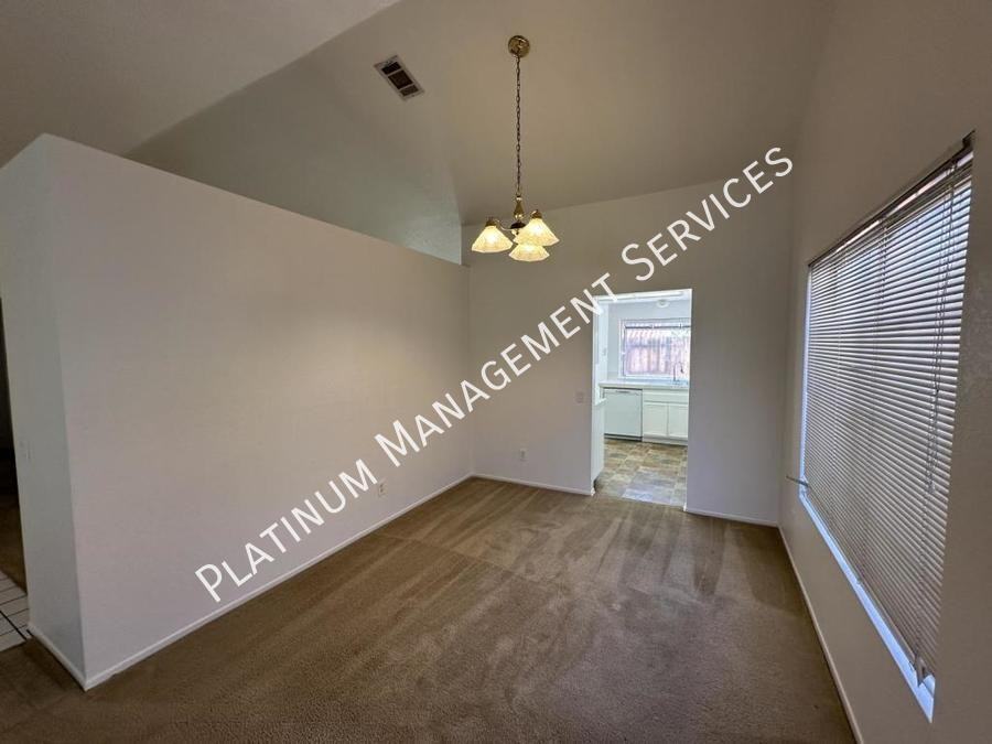 1611 Kings Rd - Photo 4 of 20