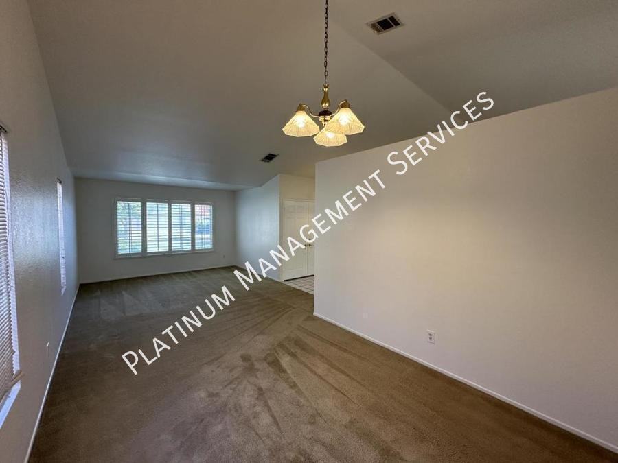 1611 Kings Rd - Photo 5 of 20