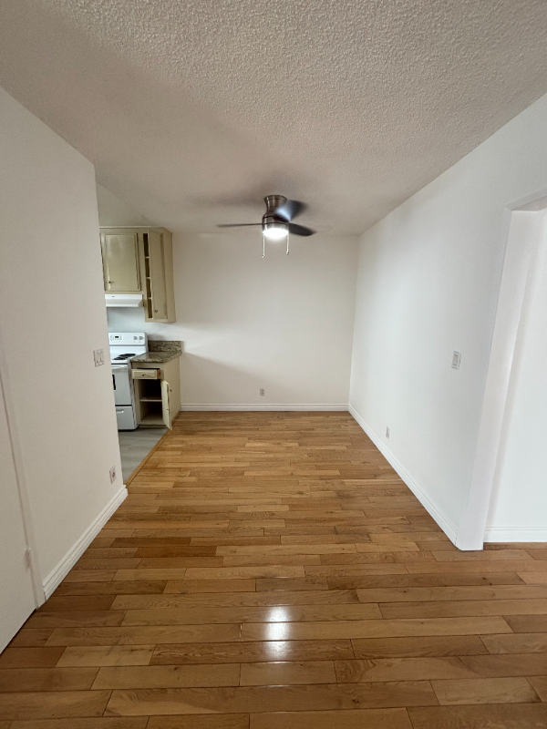 2042 N Beachwood Dr - Photo 5 of 13