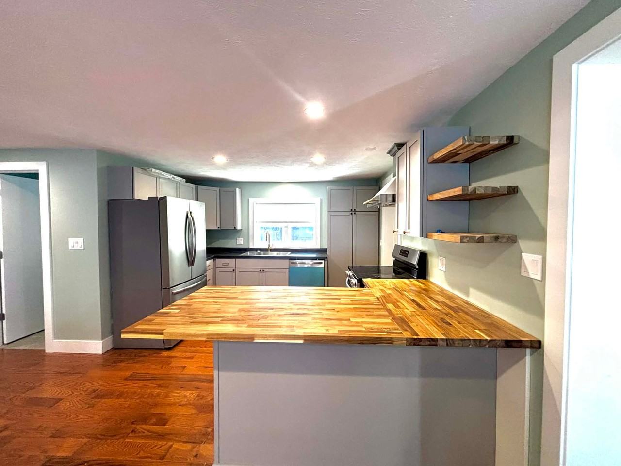 4040 Main St - Photo 3 of 23