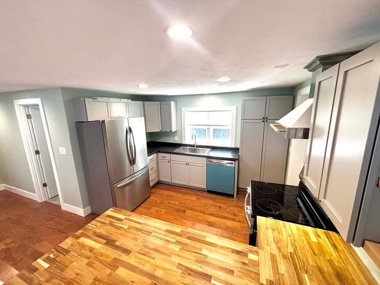 4040 Main St - Photo 5 of 23