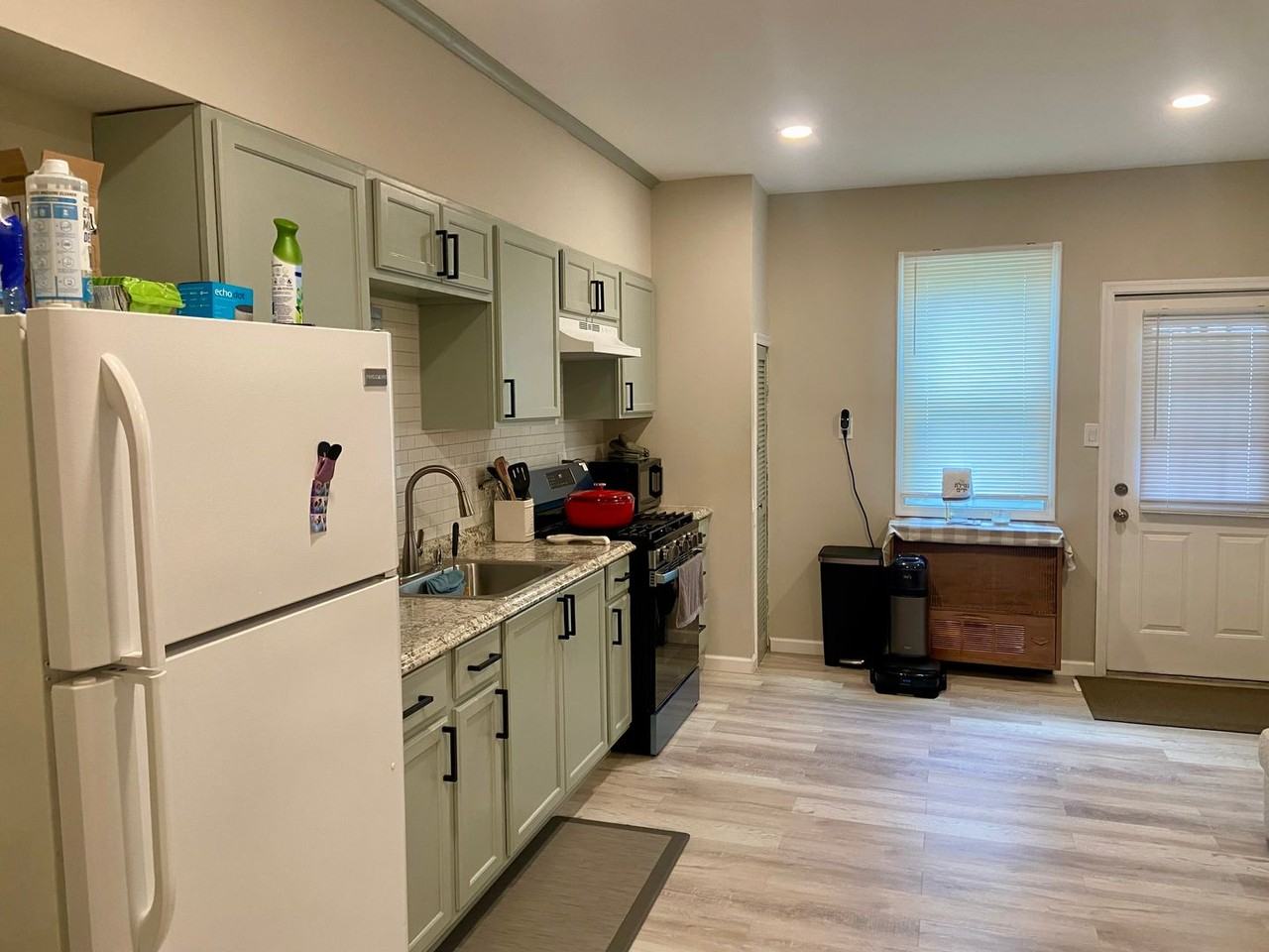 1535 Hunter St 1st Fl - Photo 5 of 11