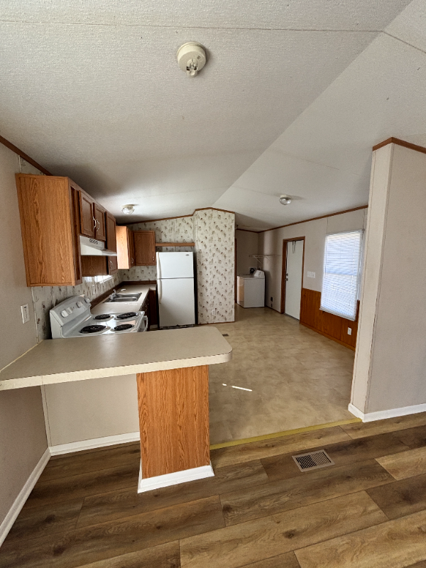 110 Leblanc St - Photo 2 of 6