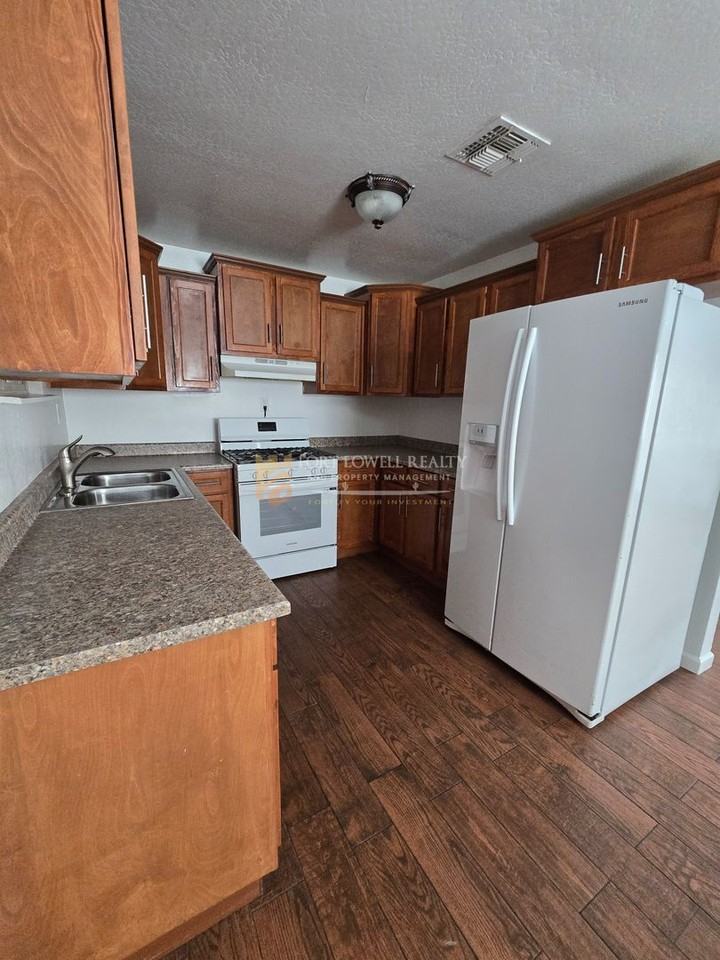 6 E Hill Dr #A - Photo 4 of 13