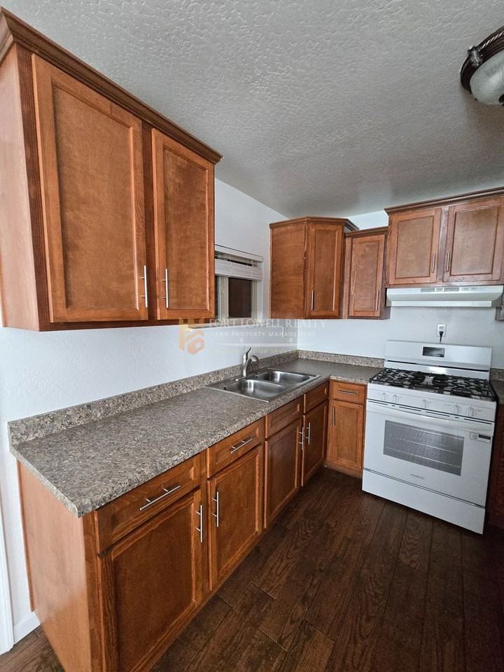 6 E Hill Dr #A - Photo 5 of 13