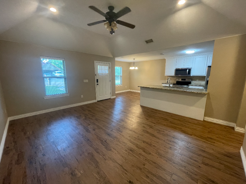 408 W Johnson St - Photo 2 of 13